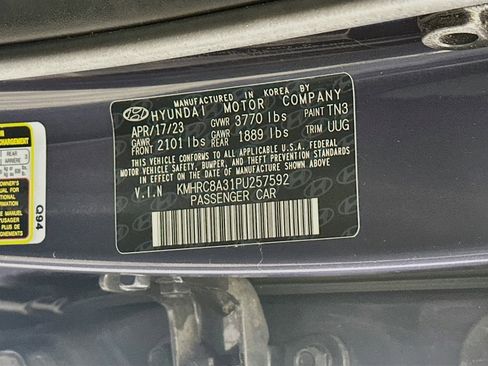 Used 2023 Hyundai Venue Limited FWD image 12