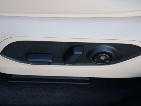 New 2026 Jeep Grand Cherokee L Limited w/ Limited Altitude Package AWD/4WD image 18