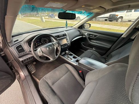 Used 2015 Nissan Altima 2.5 SV w/ Convenience Package FWD image 9