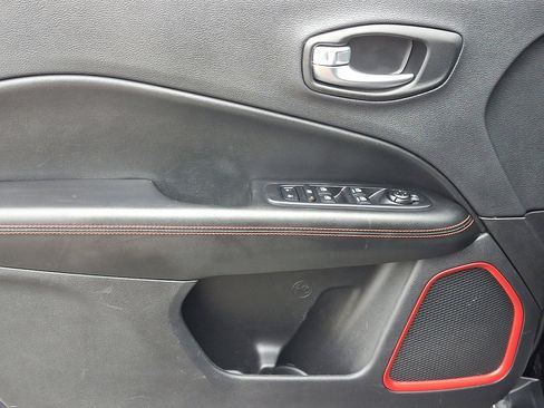 Used 2021 Jeep Compass Trailhawk image 23