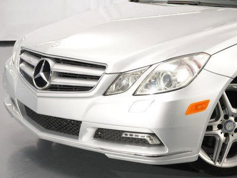 Used 2011 Mercedes-Benz E 350 Cabriolet image 4