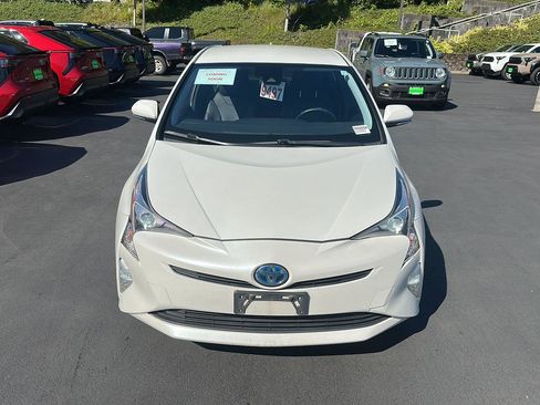 Used 2016 Toyota Prius Three Touring FWD image 6