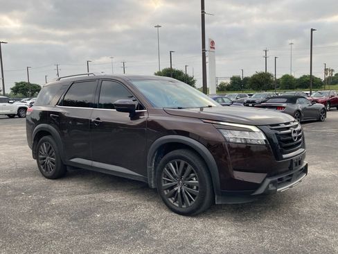 Used 2022 Nissan Pathfinder SL w/ SL Premium Package FWD image 3