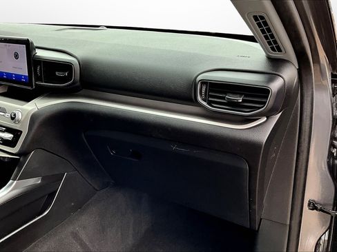 Used 2022 Ford Explorer XLT w/ Equipment Group 202A image 22