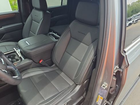 Used 2025 GMC Yukon XL Denali w/ Sun & Power Step Package image 14