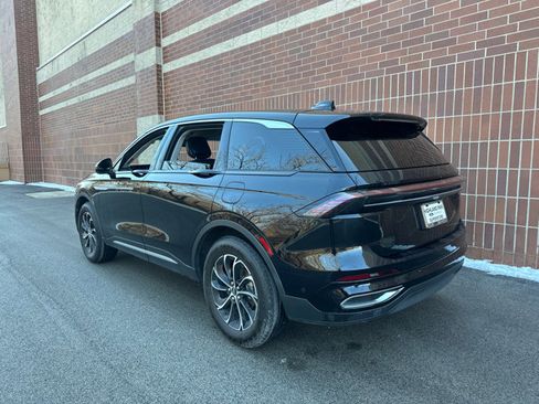 Used 2024 Lincoln Nautilus Premier image 6