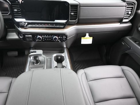 Used 2025 Chevrolet Silverado 1500 LT Trail Boss w/ Convenience Package II AWD/4WD image 15