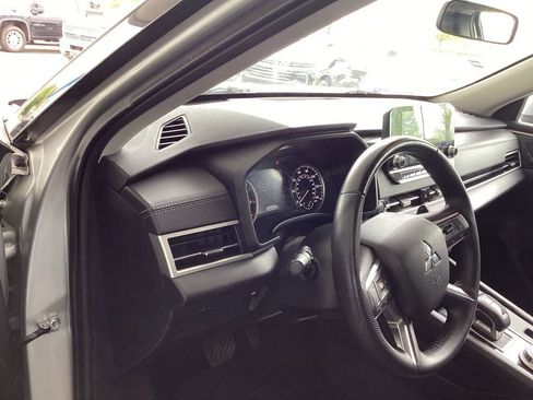 Used 2024 Mitsubishi Outlander SE Black Edition AWD/4WD image 9