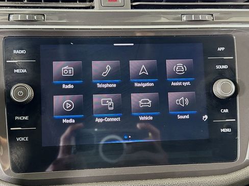 Used 2024 Volkswagen Tiguan SE image 32