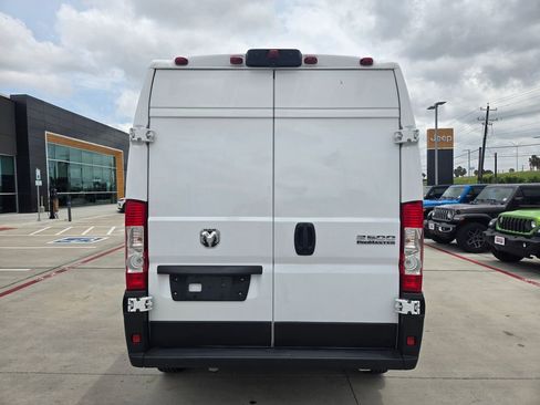 Used 2025 RAM ProMaster 2500 w/ Convenience Group FWD image 4
