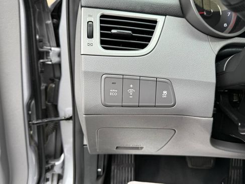 Used 2013 Hyundai Elantra GLS image 22