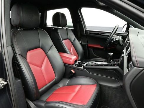 Certified 2023 Porsche Macan AWD/4WD image 18
