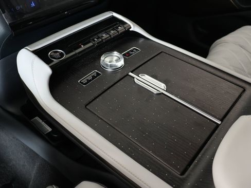 New 2026 Lincoln Navigator L Black Label w/ Black Label Special Edition image 9