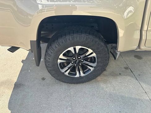 Used 2022 Chevrolet Colorado Z71 AWD/4WD image 10
