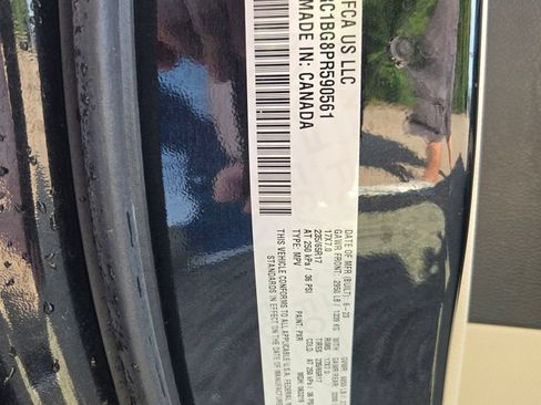 Used 2023 Chrysler Pacifica Touring-L FWD image 25