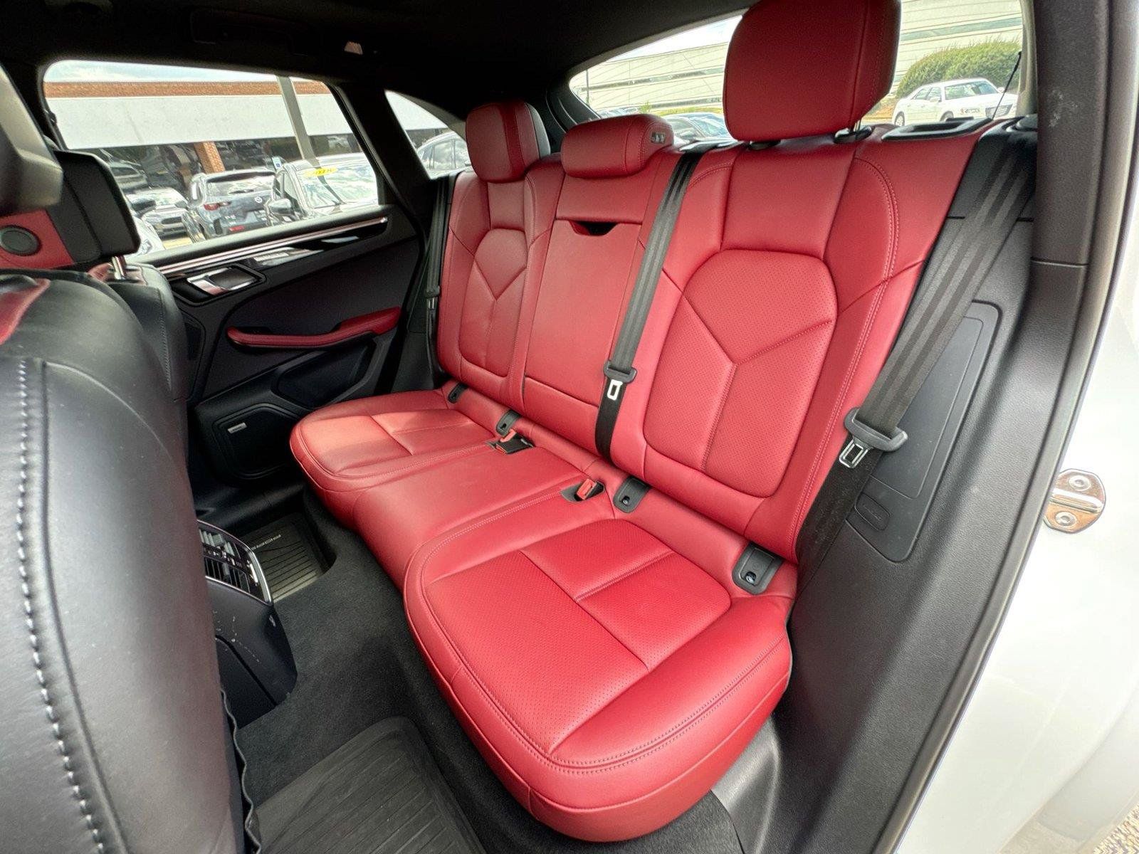 Used 2022 Porsche Macan AWD/4WD image 16