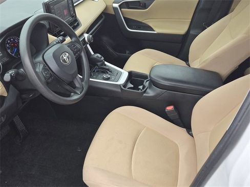 Used 2021 Toyota RAV4 LE image 15