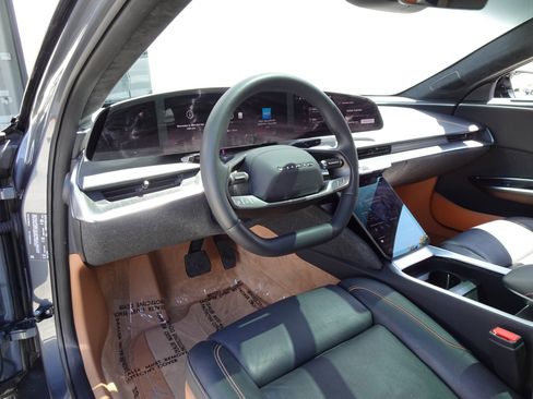 Used 2024 Lucid Air Touring image 9