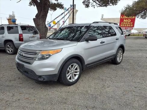 Used 2017 Ford Explorer XLT w/ Equipment Group 202A FWD image 5