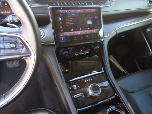 Used 2021 Jeep Grand Cherokee L Limited image 21