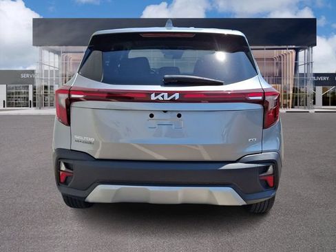 Used 2024 Kia Seltos LX AWD/4WD image 5