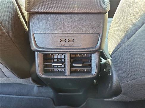 Used 2025 Chevrolet Equinox LT FWD image 17