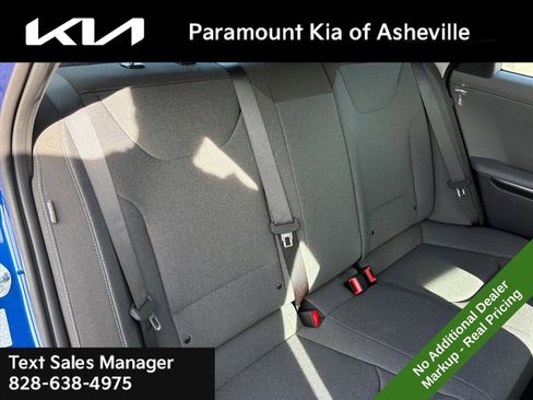 New 2025 Kia K4 LXS image 21