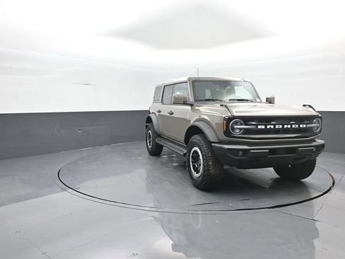 New 2026 Ford Bronco Outer Banks w/ Sasquatch Package AWD/4WD image 2