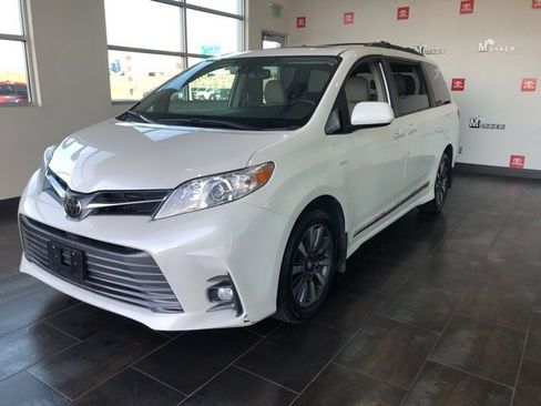 Used 2019 Toyota Sienna XLE image 3