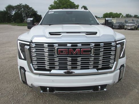 New 2026 GMC Sierra 2500 Denali w/ Denali Reserve Package AWD/4WD image 13