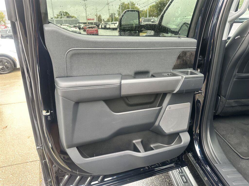 Used 2025 Ford F250 Lariat w/ Lariat Ultimate Package AWD/4WD image 18