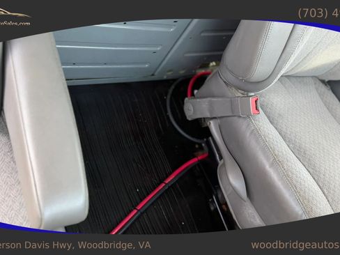 Used 2015 Chevrolet Express 2500 Van 3D image 28