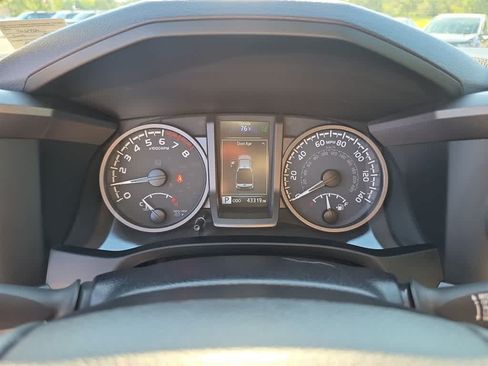 Used 2023 Toyota Tacoma TRD Off-Road w/ Technology Package AWD/4WD image 21