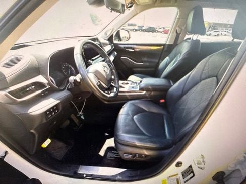 Used 2021 Toyota Highlander Platinum AWD/4WD image 7