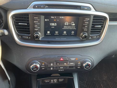 Used 2018 Kia Sorento LX image 10