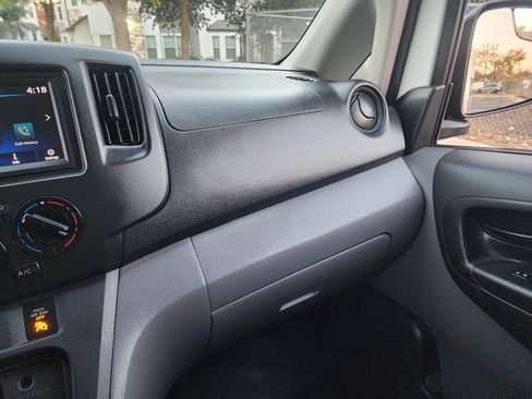 Used 2020 Nissan NV200 S image 24