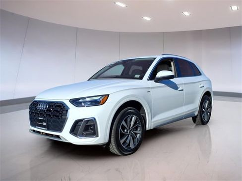 Used 2022 Audi Q5 2.0T Premium w/ Convenience Package image 3