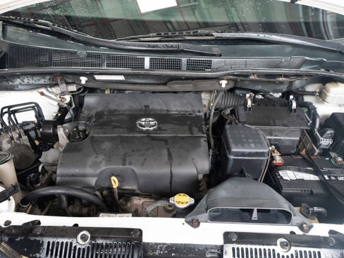 Used 2013 Toyota Sienna L image 31