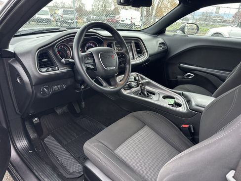 Used 2019 Dodge Challenger SXT image 9