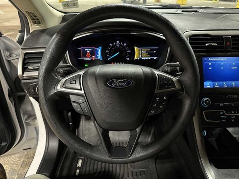 Used 2020 Ford Fusion SE image 18