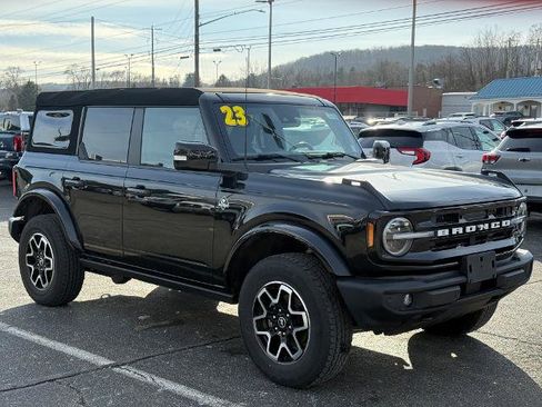 Certified 2023 Ford Bronco Outer Banks AWD/4WD image 1