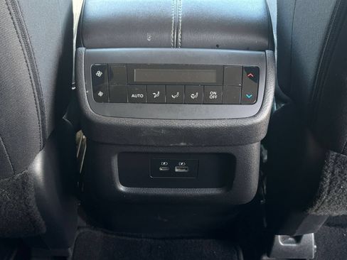 Used 2025 Nissan Pathfinder SV FWD image 25