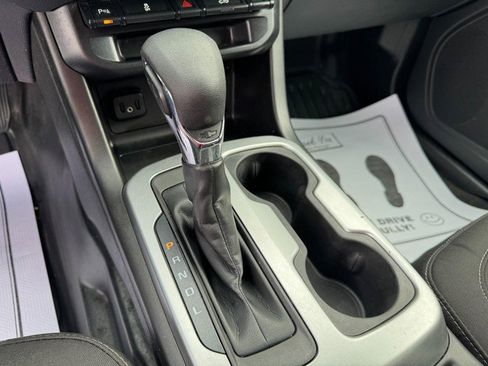 Used 2022 Chevrolet Colorado LT w/ Fleet Safety Package image 18