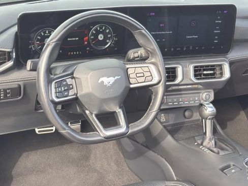 Used 2025 Ford Mustang Premium RWD image 17
