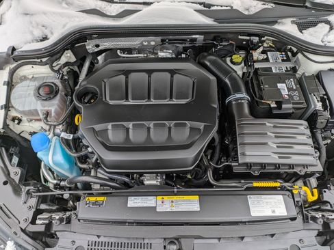 Used 2023 Volkswagen Golf R image 33