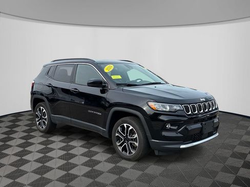 Used 2024 Jeep Compass Limited w/ Sun and Sound Group AWD/4WD image 3