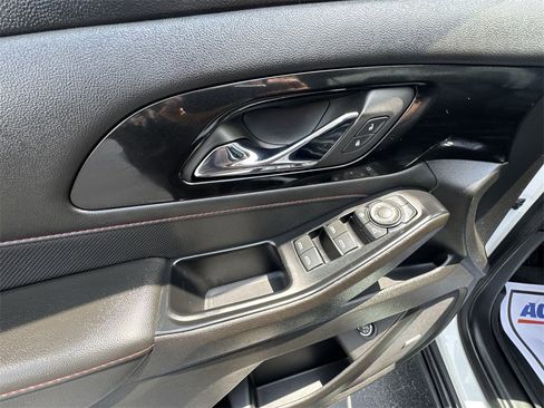 Used 2024 Chevrolet Traverse RS image 13