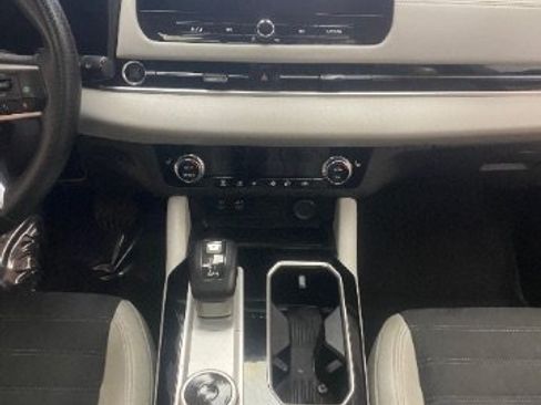 Used 2025 Mitsubishi Outlander SE FWD image 22