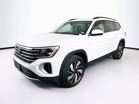 Used 2025 Volkswagen Atlas SE AWD/4WD image 3