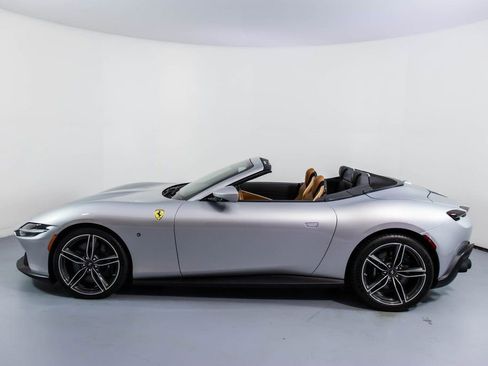 Certified 2025 Ferrari Roma Spider RWD image 9